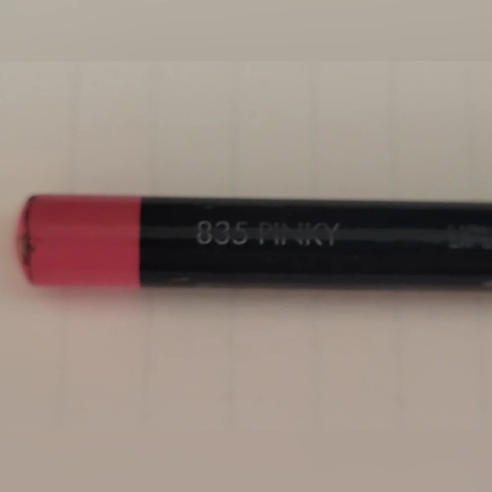 💛5 Ads/$10 - NYX Pinky lipliner